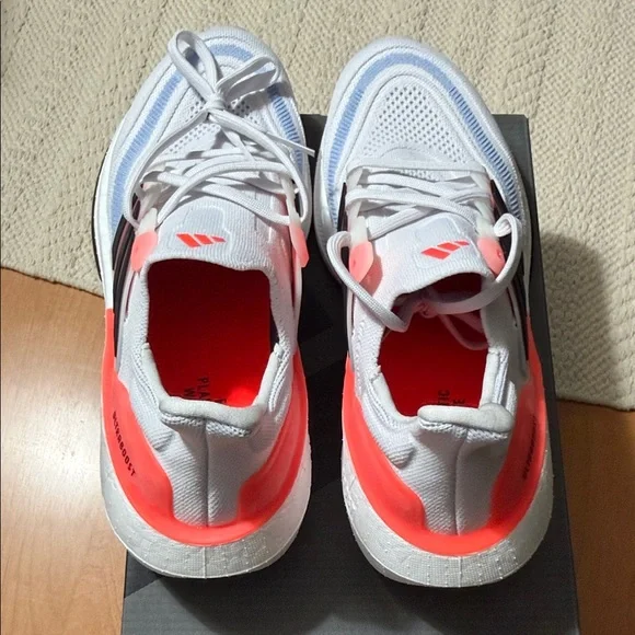 Adidas Ultraboost Light M7/W8.5/40. NIB - Picture 5 of 17